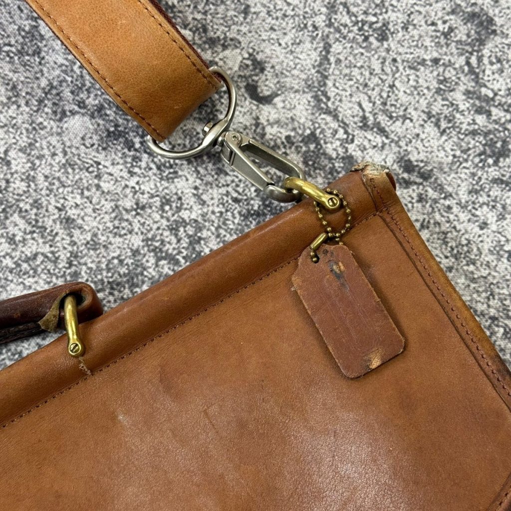 VTG Coach Beekman Messenger Briefcase